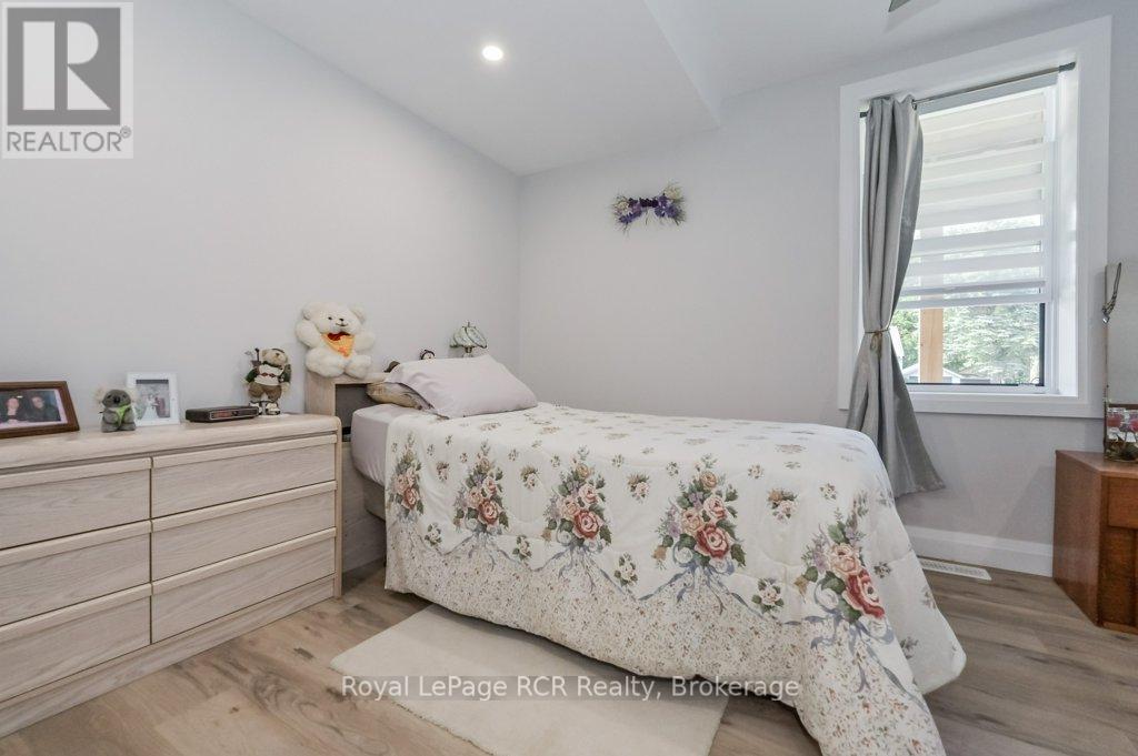 












330 WILLIAM STREET

,
Wellington North (Mount Forest),




Ontario
N0G2L3

