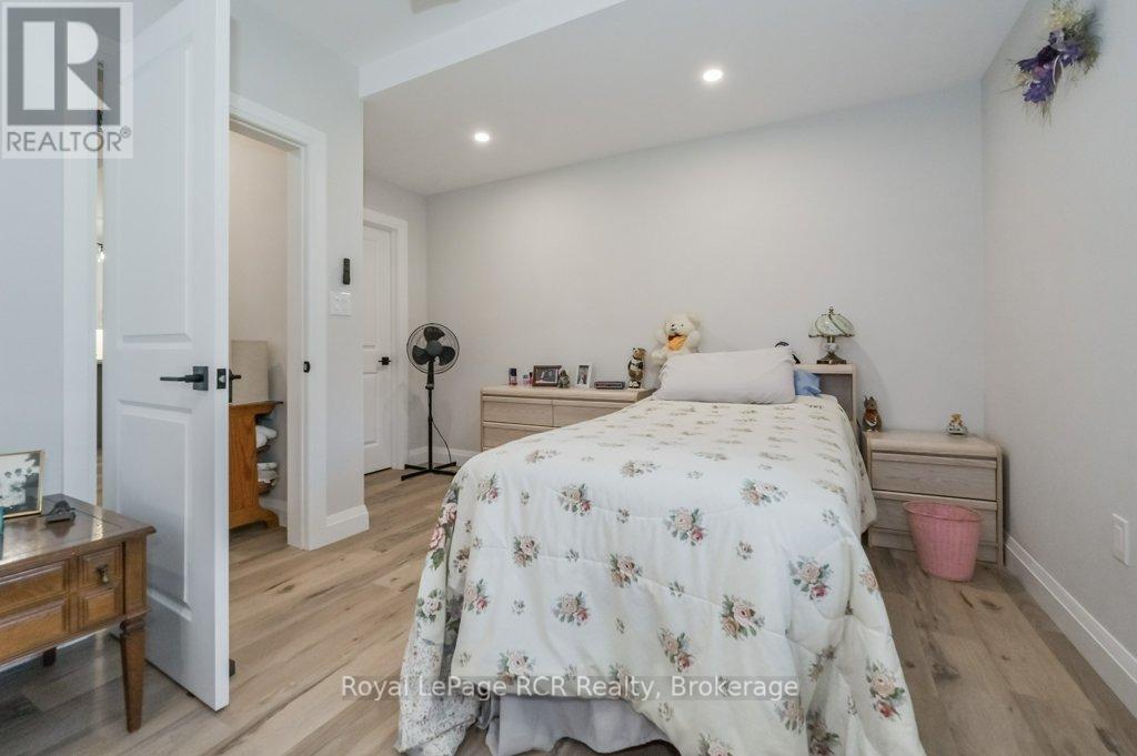 












330 WILLIAM STREET

,
Wellington North (Mount Forest),




Ontario
N0G2L3

