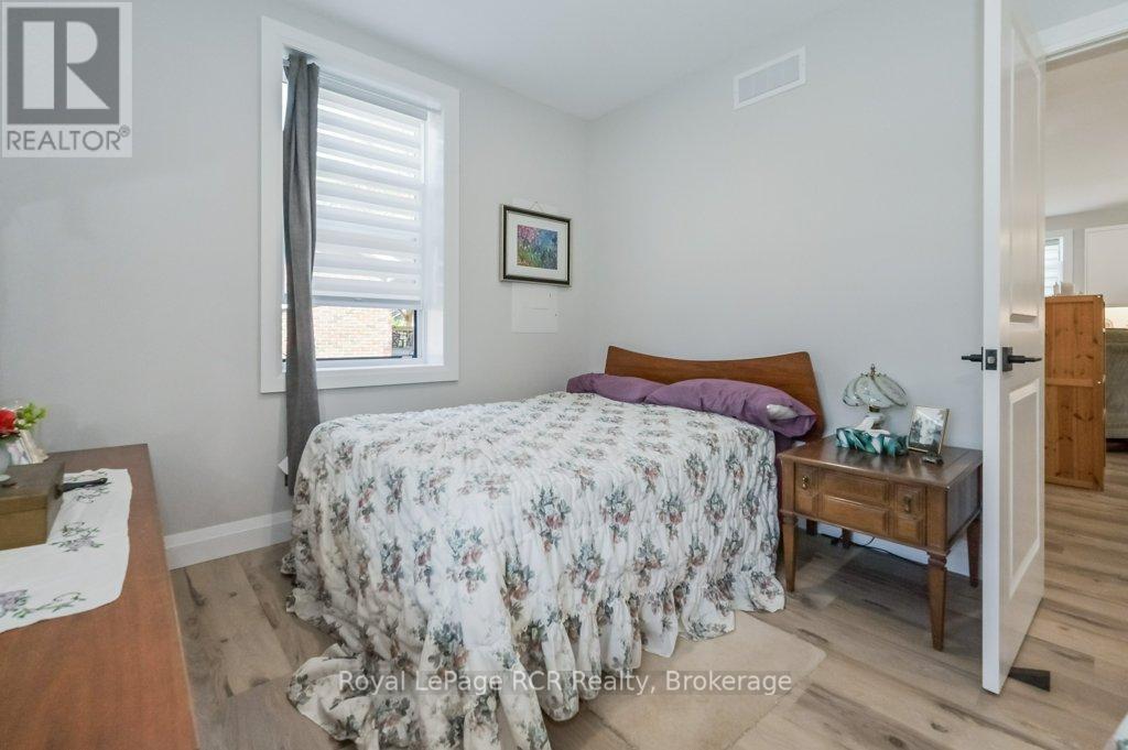 












330 WILLIAM STREET

,
Wellington North (Mount Forest),




Ontario
N0G2L3

