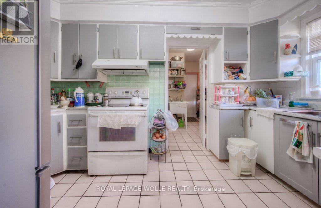 












230 HIGHLAND ROAD W

,
Kitchener,




Ontario
N2M3C2

