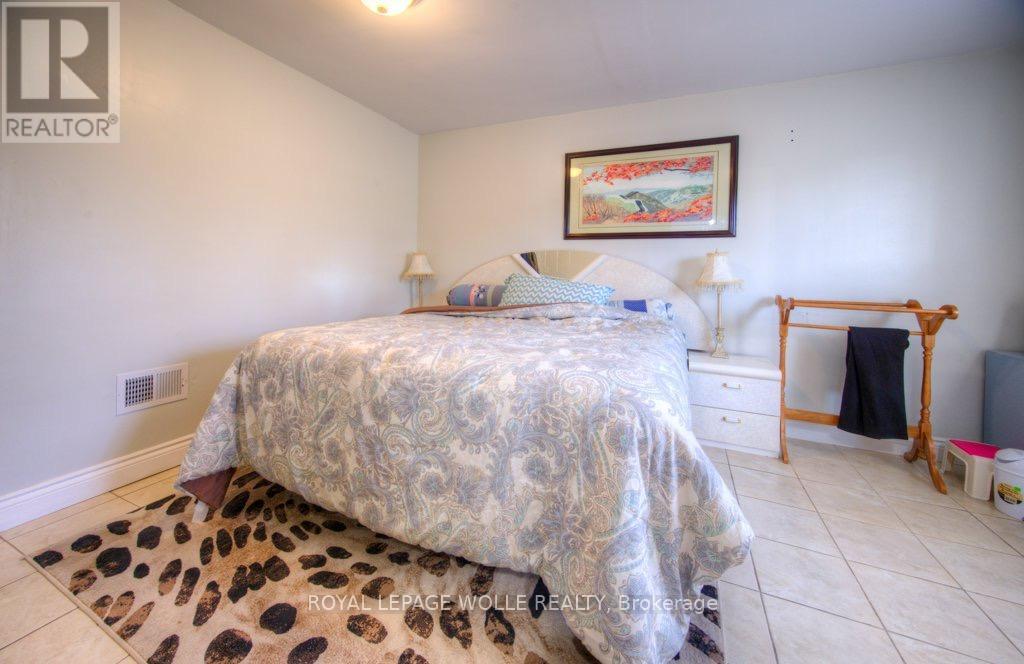 












230 HIGHLAND ROAD W

,
Kitchener,




Ontario
N2M3C2


