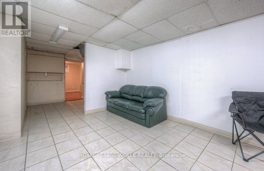 












230 HIGHLAND ROAD W

,
Kitchener,




Ontario
N2M3C2

