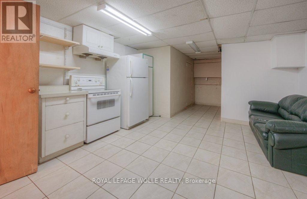 












230 HIGHLAND ROAD W

,
Kitchener,




Ontario
N2M3C2

