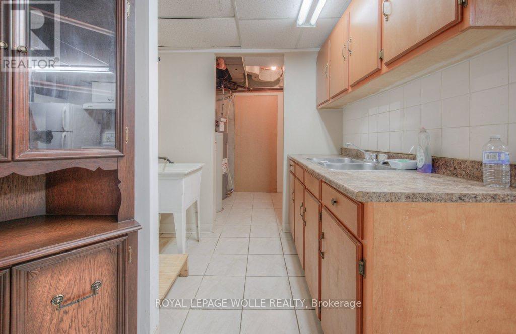 












230 HIGHLAND ROAD W

,
Kitchener,




Ontario
N2M3C2

