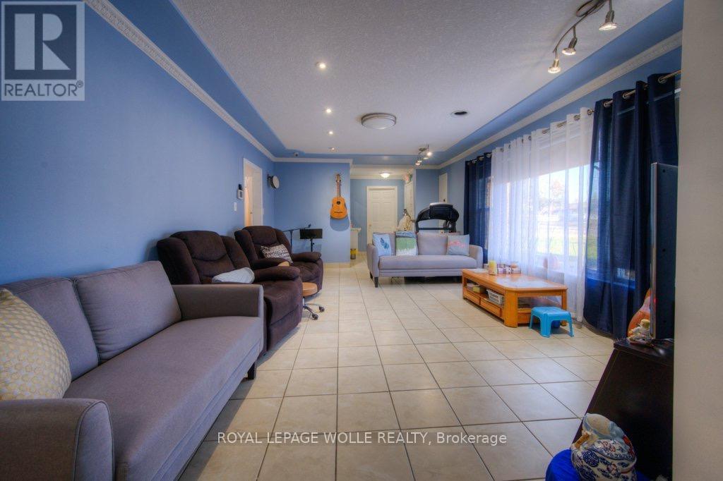 












230 HIGHLAND ROAD W

,
Kitchener,




Ontario
N2M3C2

