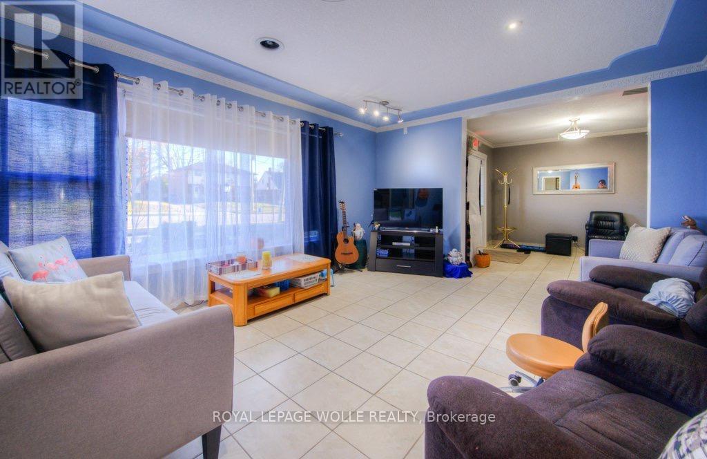 












230 HIGHLAND ROAD W

,
Kitchener,




Ontario
N2M3C2

