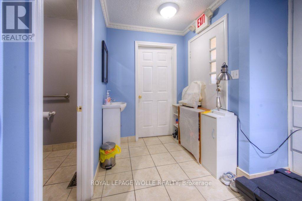 












230 HIGHLAND ROAD W

,
Kitchener,




Ontario
N2M3C2

