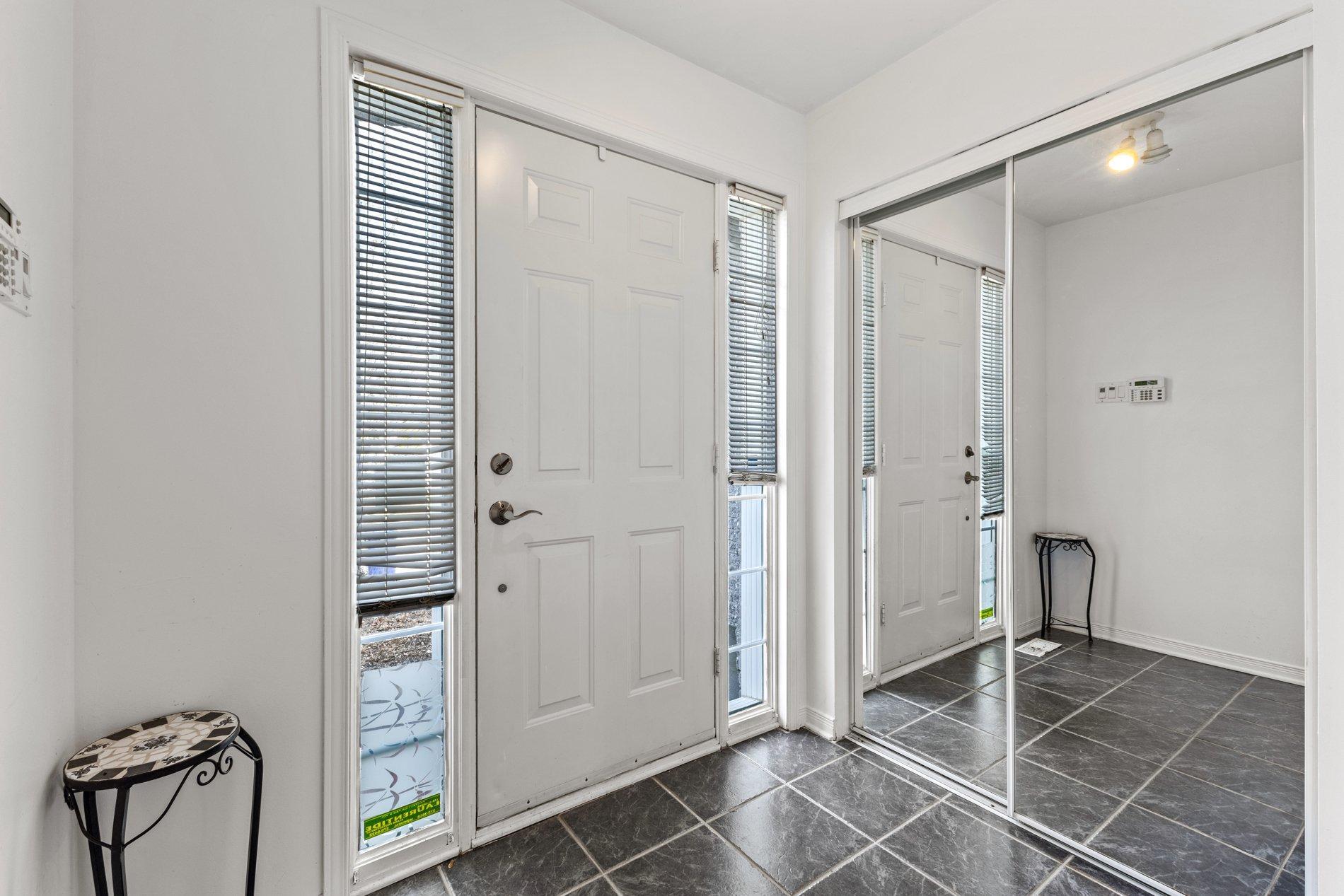 









1146


Rue Patrick

,
Laval (Sainte-Dorothée),




QC
H7Y2C4

