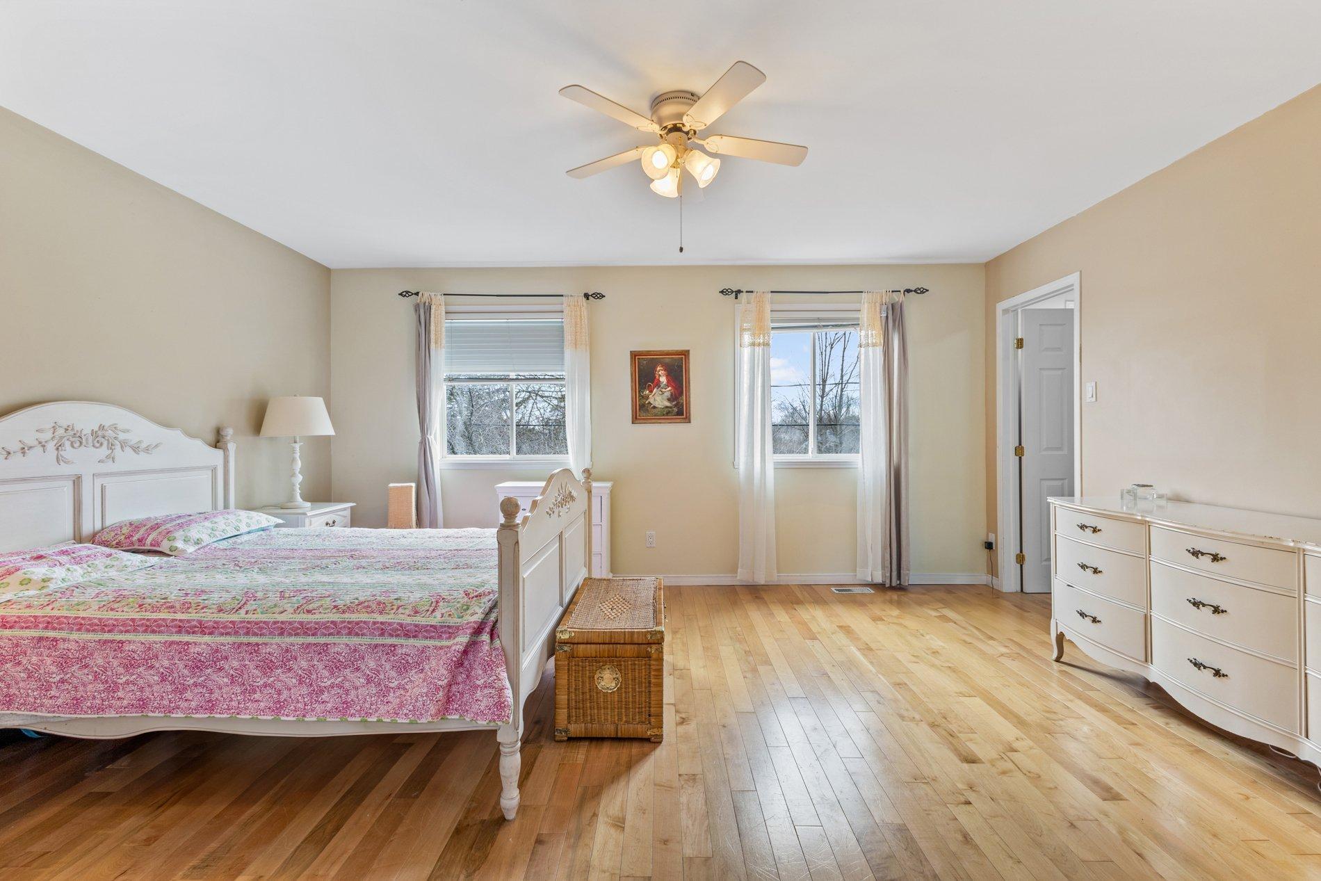 









1146


Rue Patrick

,
Laval (Sainte-Dorothée),




QC
H7Y2C4

