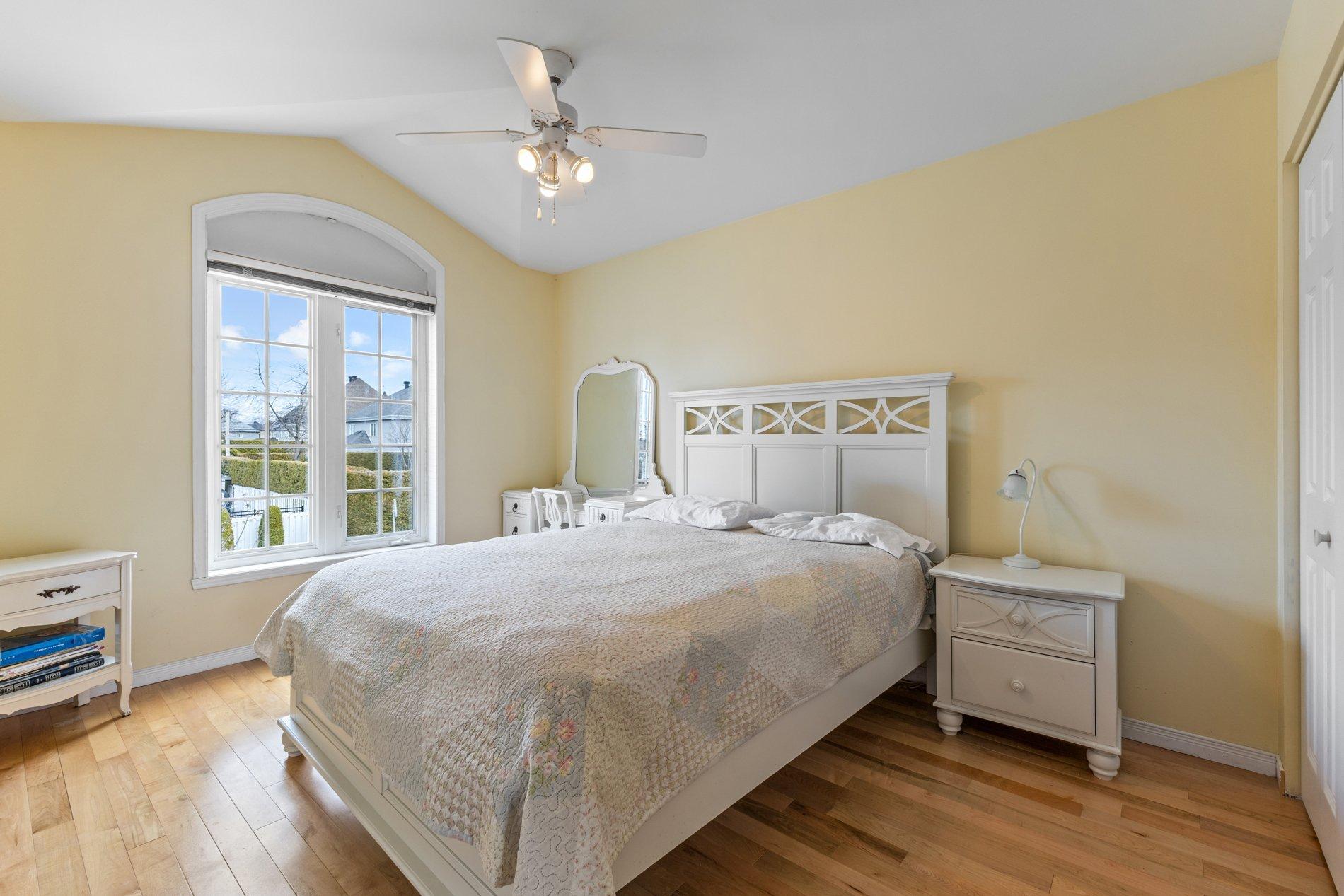 









1146


Rue Patrick

,
Laval (Sainte-Dorothée),




QC
H7Y2C4

