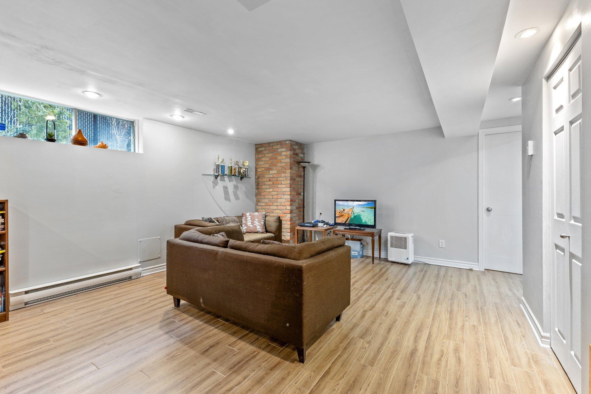 









1146


Rue Patrick

,
Laval (Sainte-Dorothée),




QC
H7Y2C4

