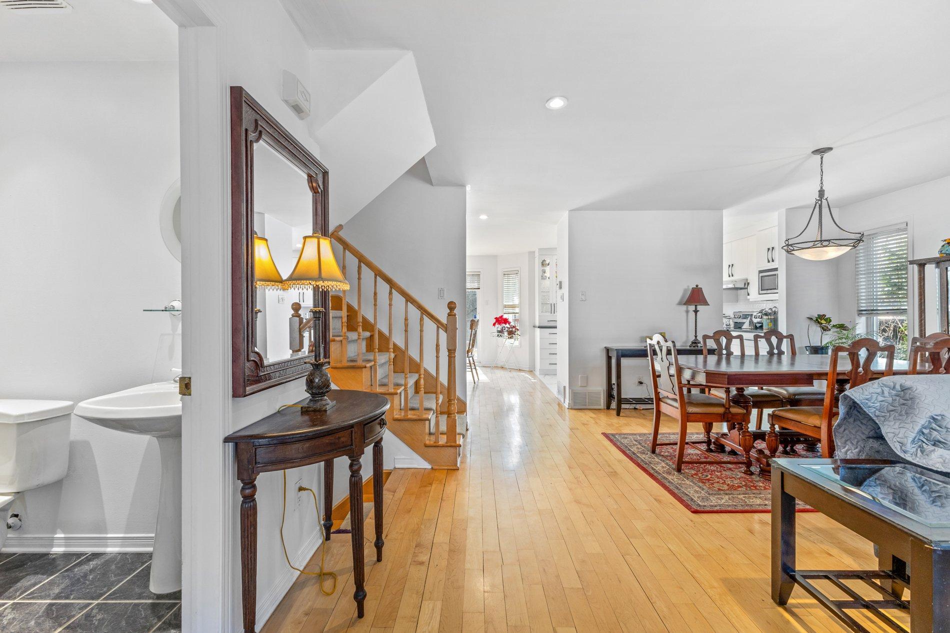 









1146


Rue Patrick

,
Laval (Sainte-Dorothée),




QC
H7Y2C4

