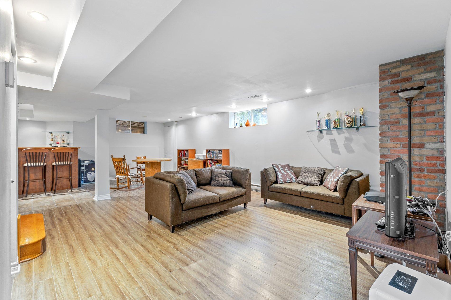 









1146


Rue Patrick

,
Laval (Sainte-Dorothée),




QC
H7Y2C4

