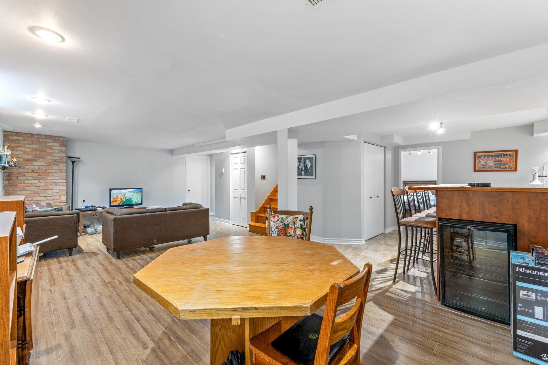 









1146


Rue Patrick

,
Laval (Sainte-Dorothée),




QC
H7Y2C4

