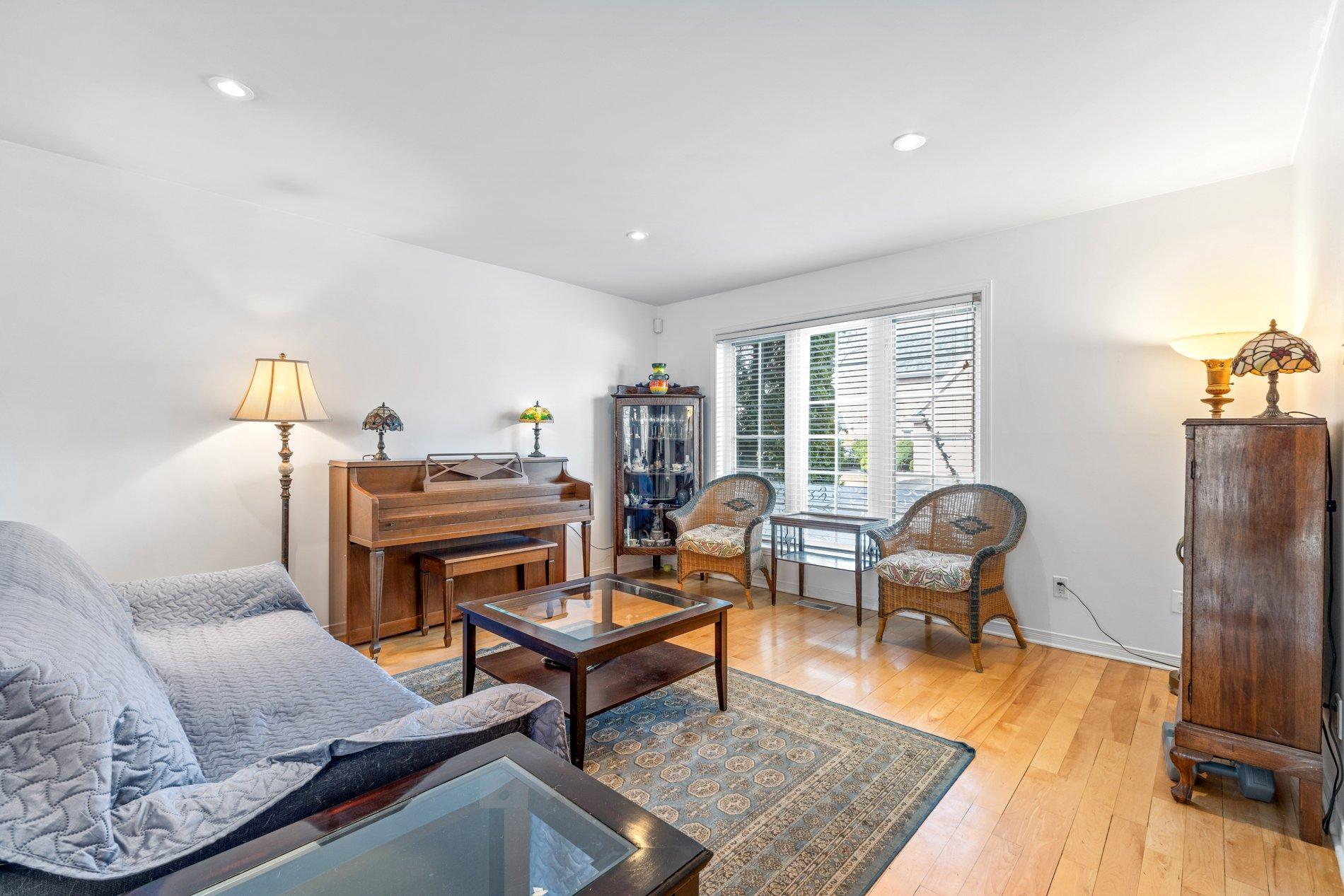 









1146


Rue Patrick

,
Laval (Sainte-Dorothée),




QC
H7Y2C4

