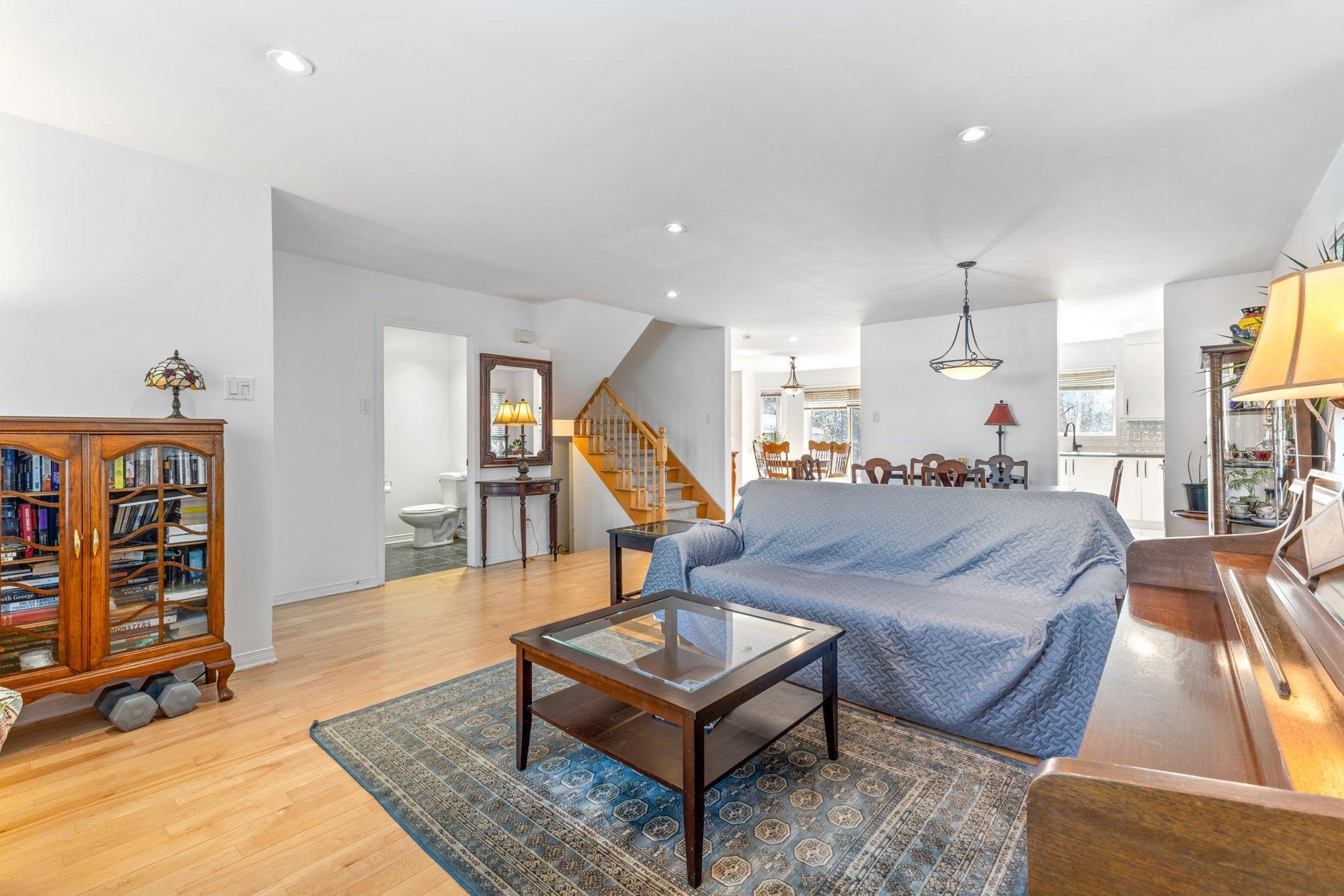 









1146


Rue Patrick

,
Laval (Sainte-Dorothée),




QC
H7Y2C4

