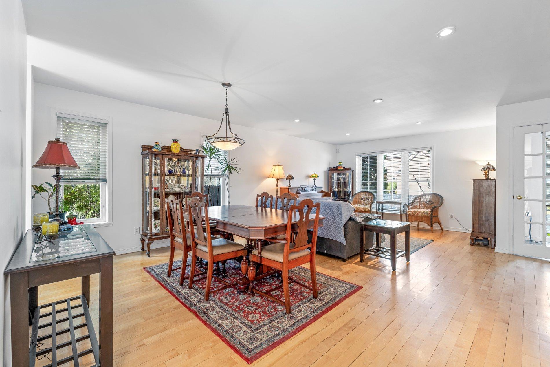 









1146


Rue Patrick

,
Laval (Sainte-Dorothée),




QC
H7Y2C4


