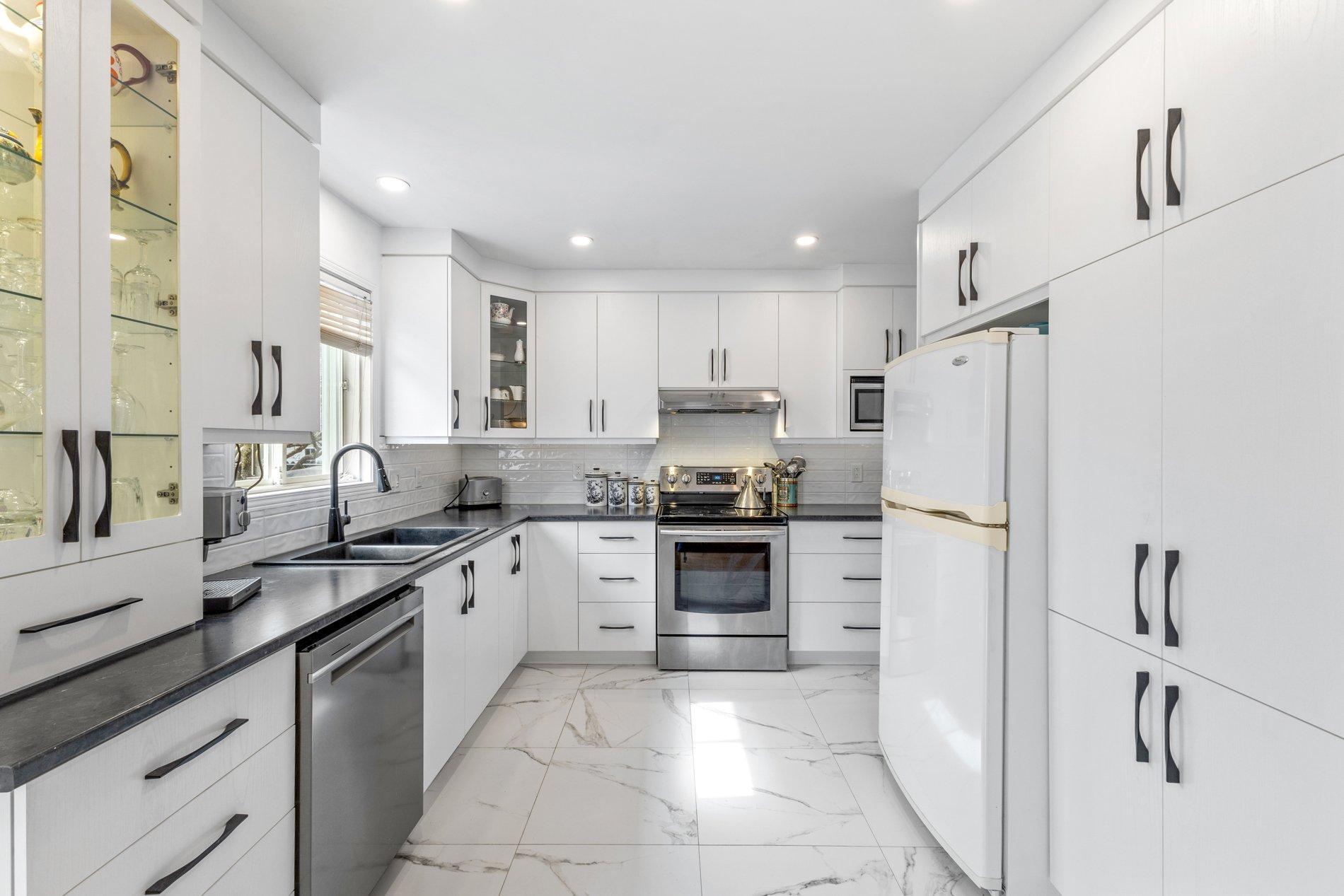









1146


Rue Patrick

,
Laval (Sainte-Dorothée),




QC
H7Y2C4


