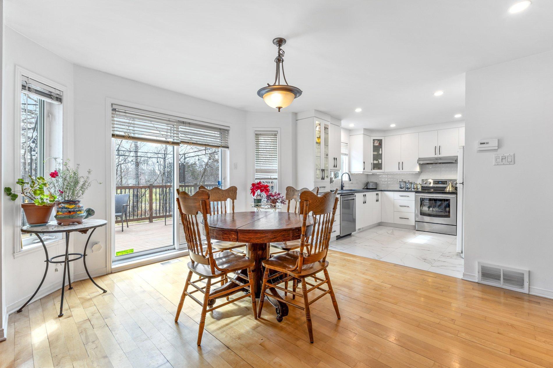 









1146


Rue Patrick

,
Laval (Sainte-Dorothée),




QC
H7Y2C4

