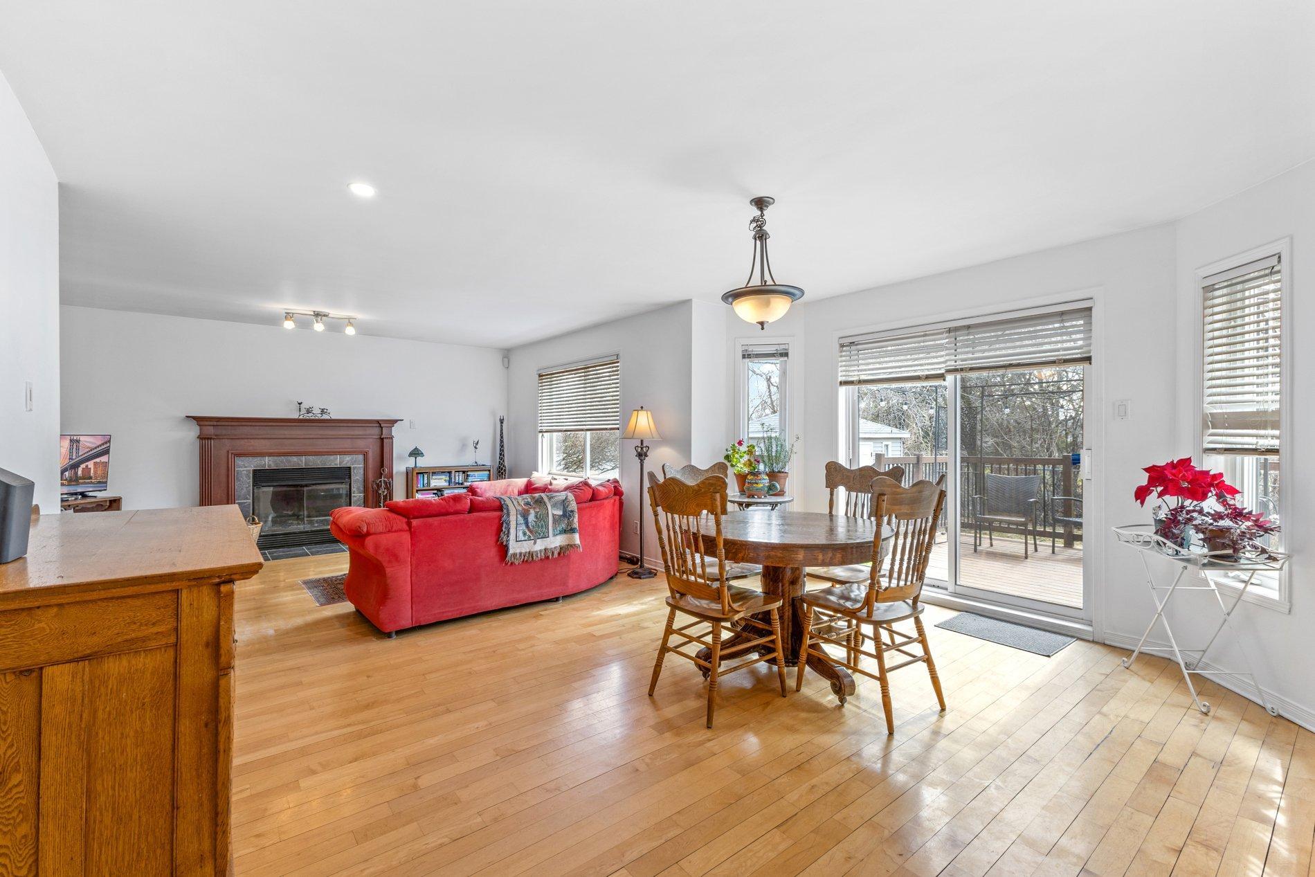 









1146


Rue Patrick

,
Laval (Sainte-Dorothée),




QC
H7Y2C4

