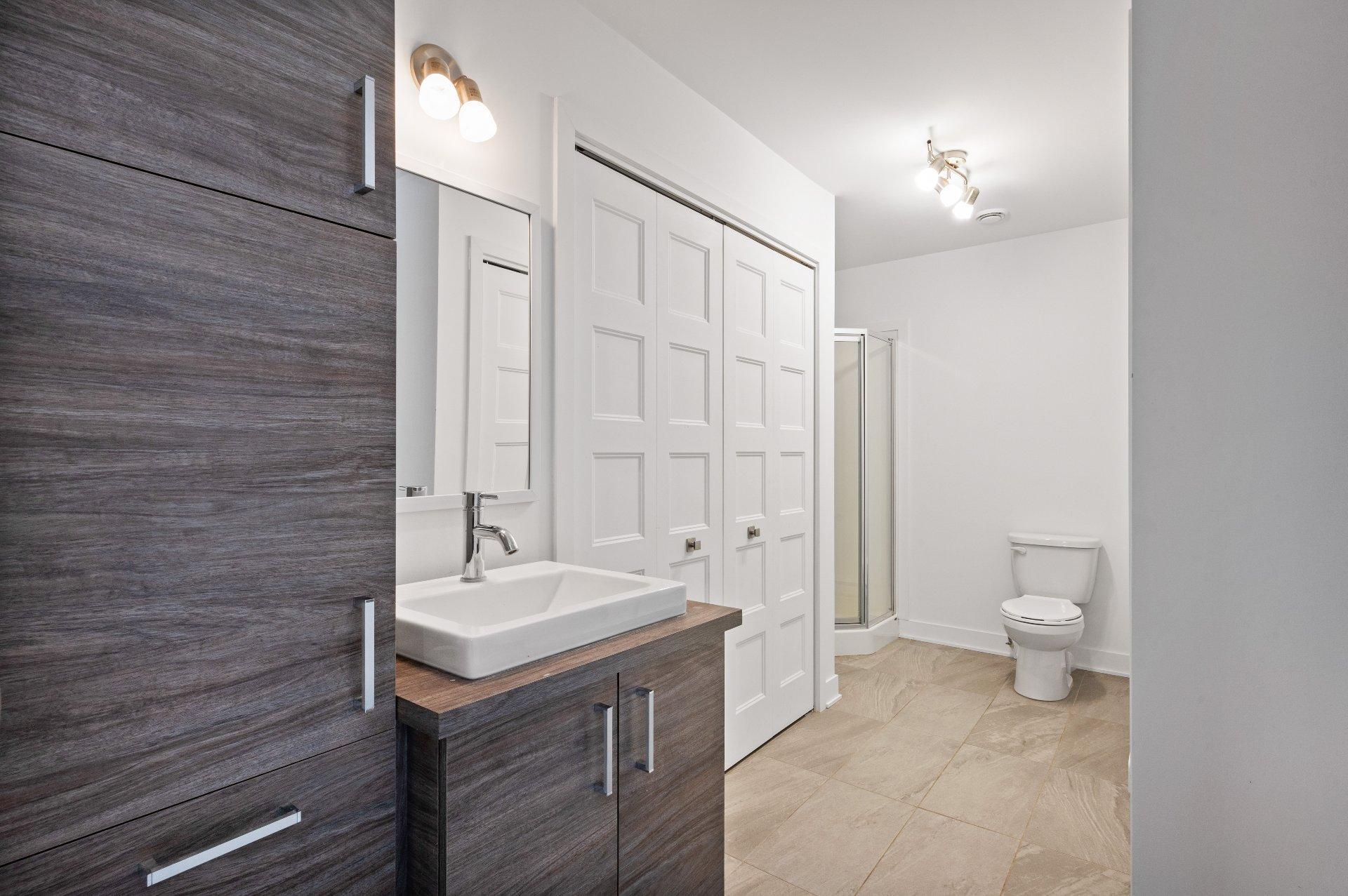 









535


Rue Séraphin-Bouc

,
Sainte-Anne-des-Plaines,




QC
J0N1H0


