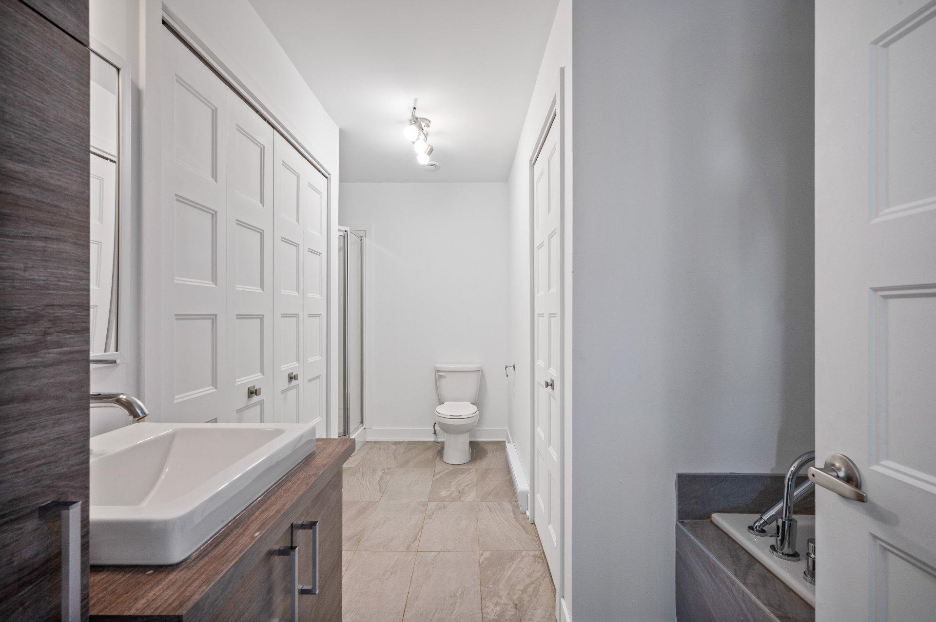 









535


Rue Séraphin-Bouc

,
Sainte-Anne-des-Plaines,




QC
J0N1H0

