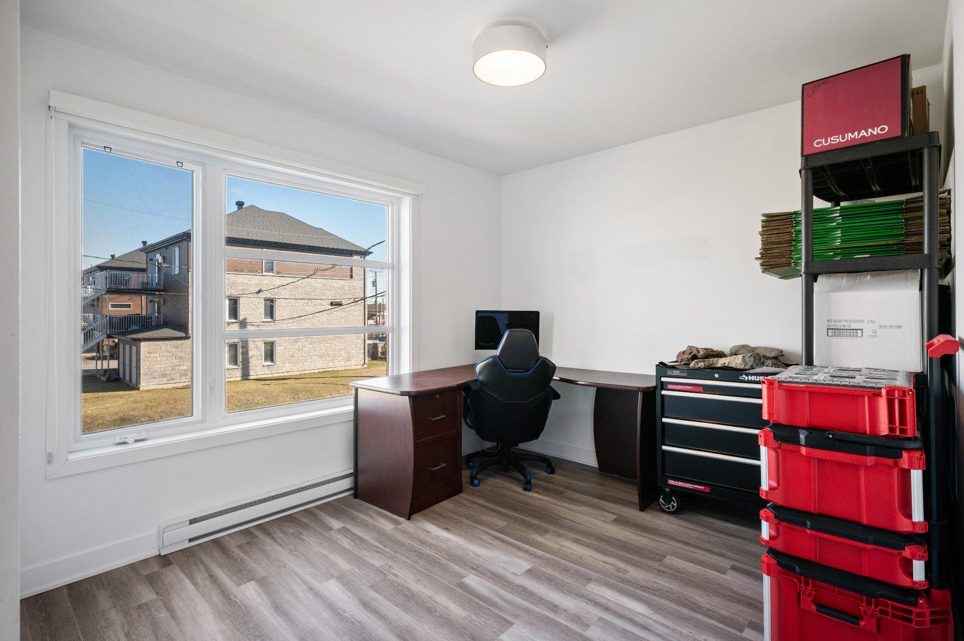 









535


Rue Séraphin-Bouc

,
Sainte-Anne-des-Plaines,




QC
J0N1H0

