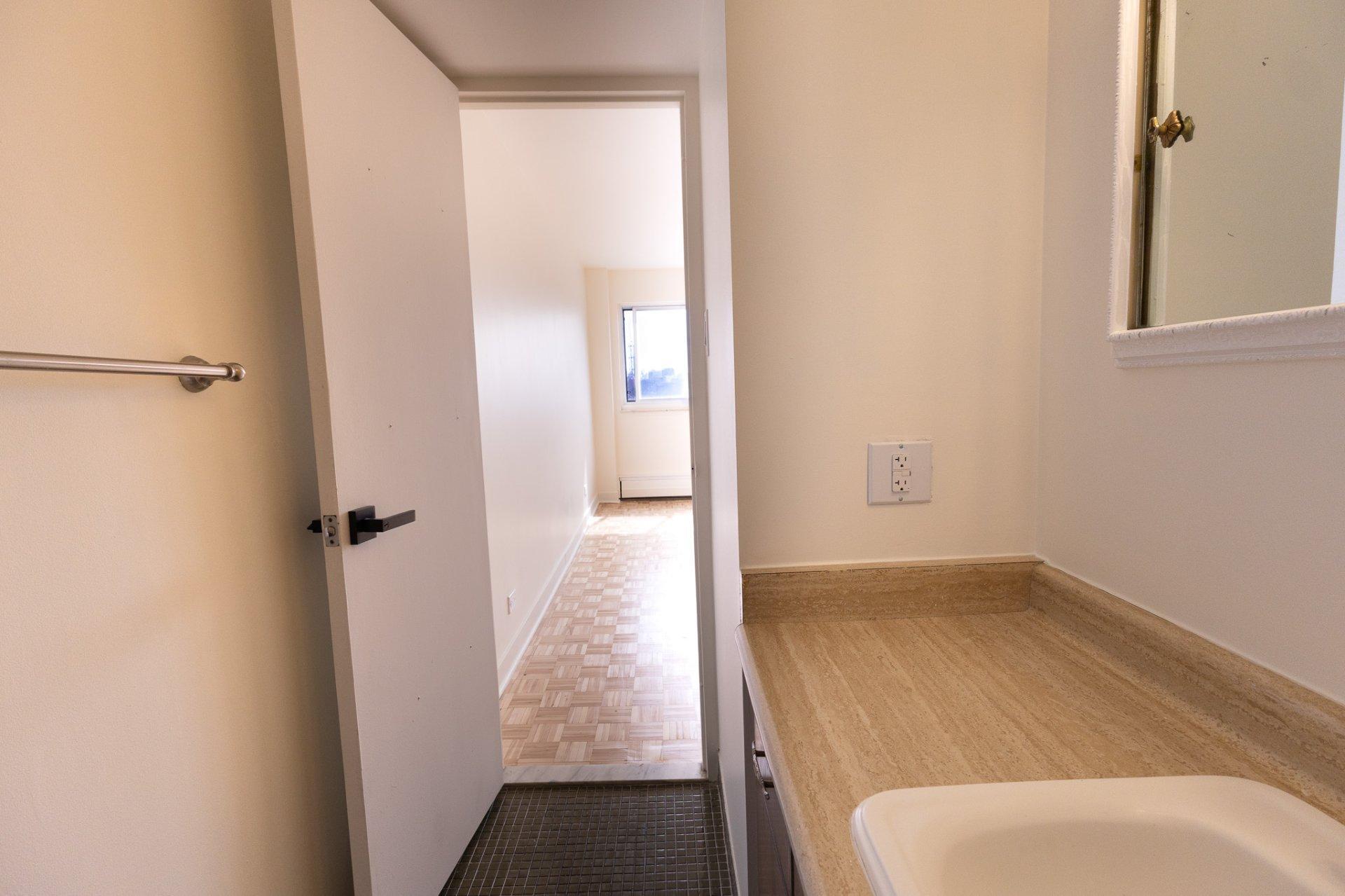 









5700


Boul. Cavendish

, 408,
Côte-Saint-Luc,




QC
H4W1S8

