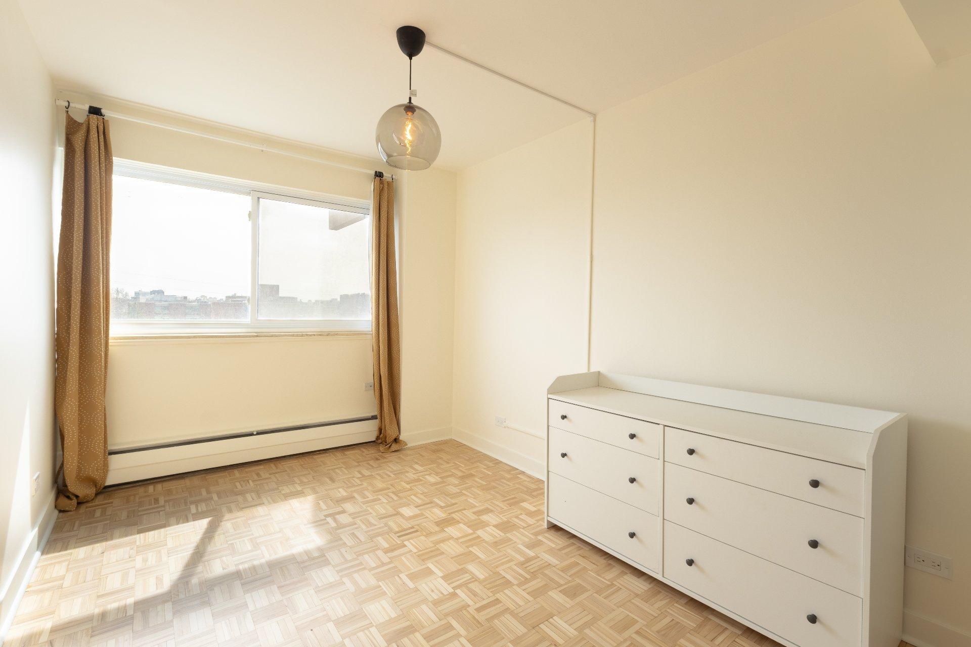 









5700


Boul. Cavendish

, 408,
Côte-Saint-Luc,




QC
H4W1S8


