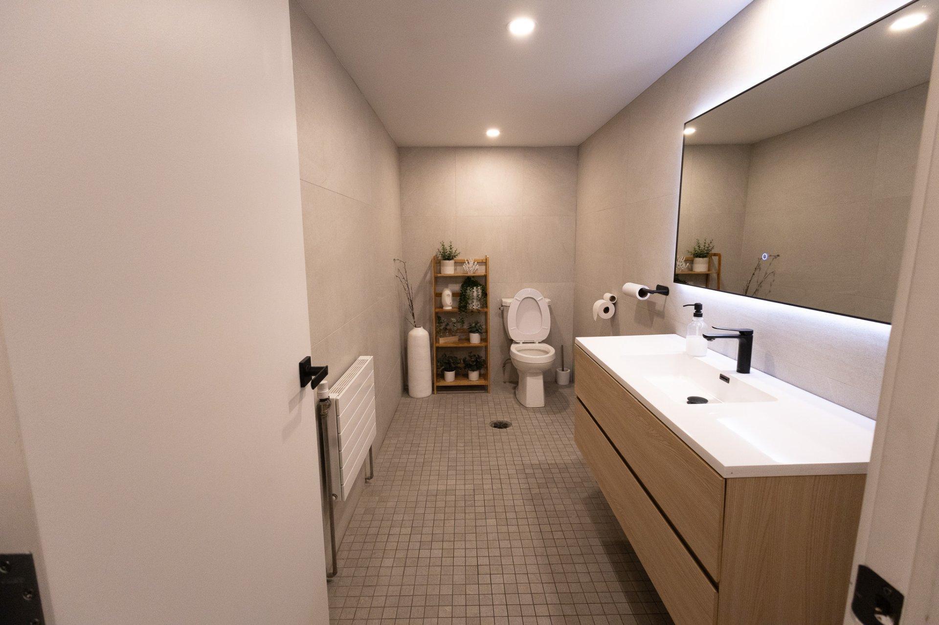 









5700


Boul. Cavendish

, 408,
Côte-Saint-Luc,




QC
H4W1S8

