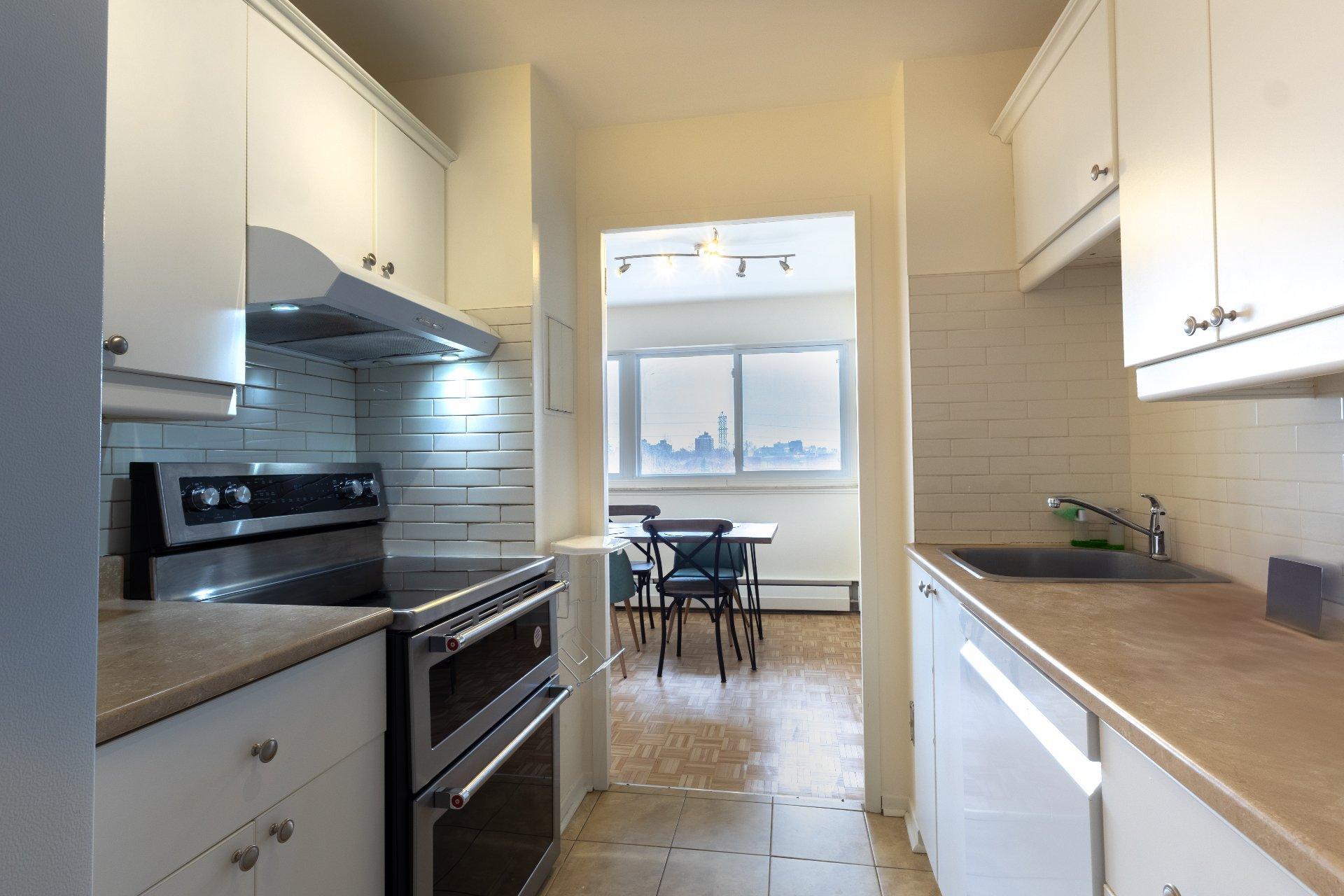 









5700


Boul. Cavendish

, 408,
Côte-Saint-Luc,




QC
H4W1S8

