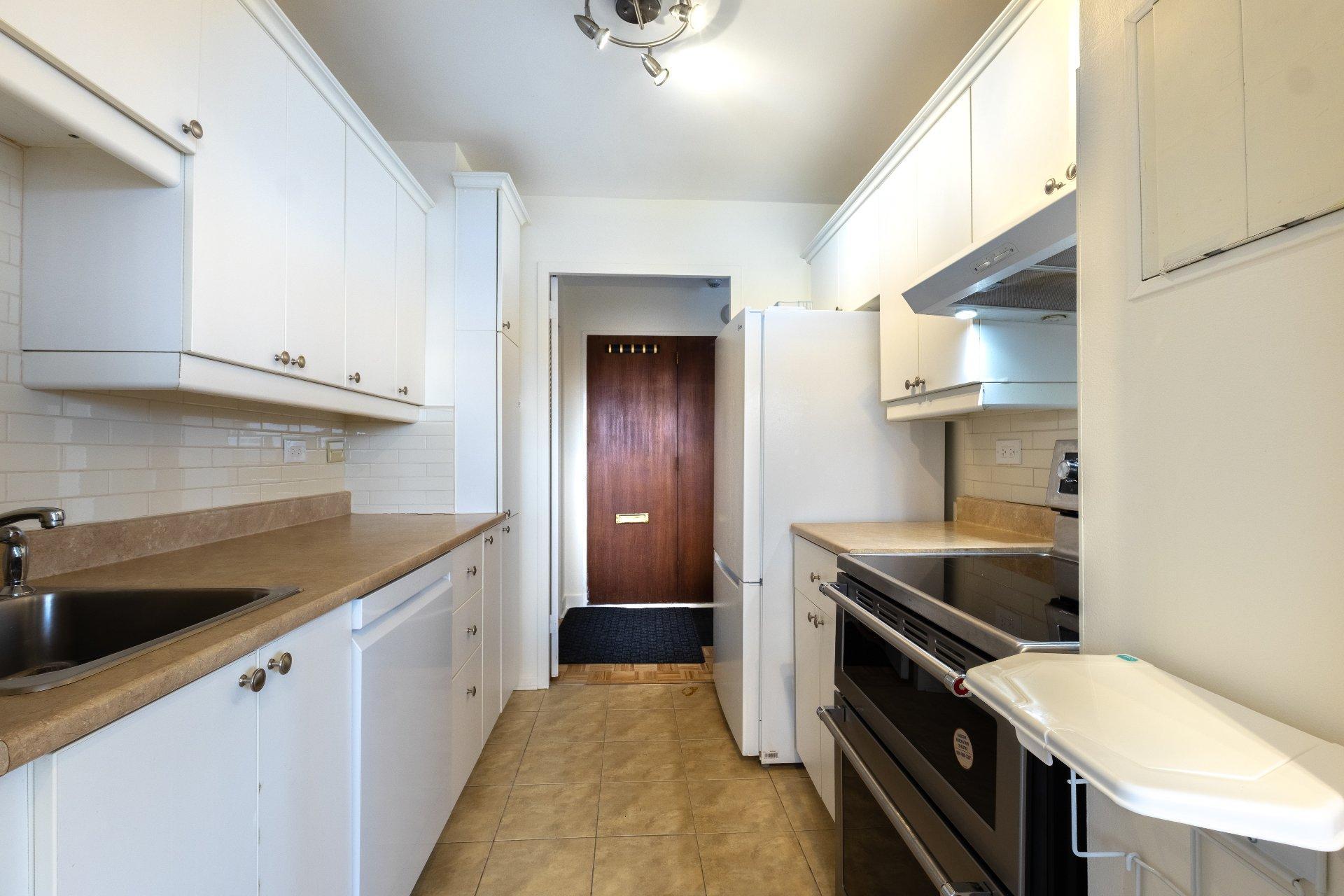 









5700


Boul. Cavendish

, 408,
Côte-Saint-Luc,




QC
H4W1S8


