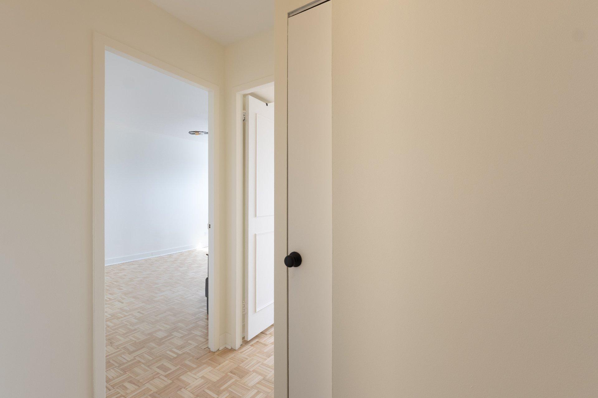 









5700


Boul. Cavendish

, 408,
Côte-Saint-Luc,




QC
H4W1S8

