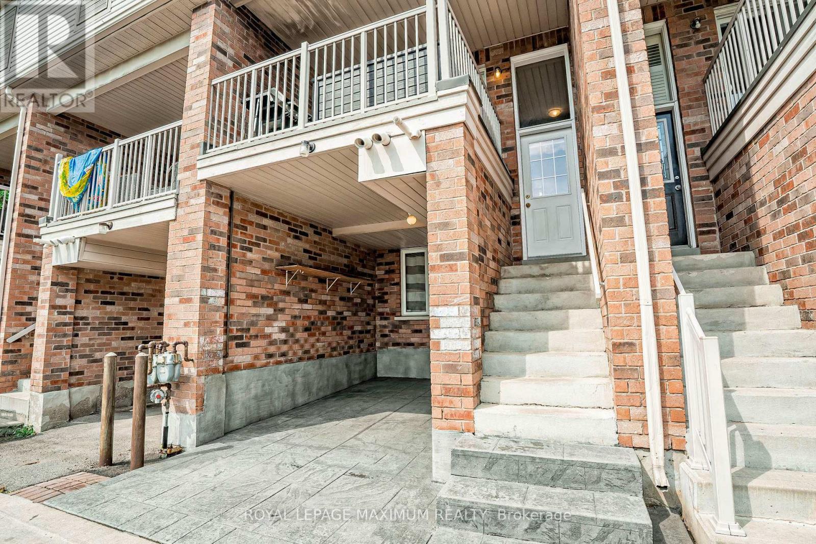 












31 JOSEPH GRIFFITH LANE

,
Toronto,




Ontario
M3L0C8

