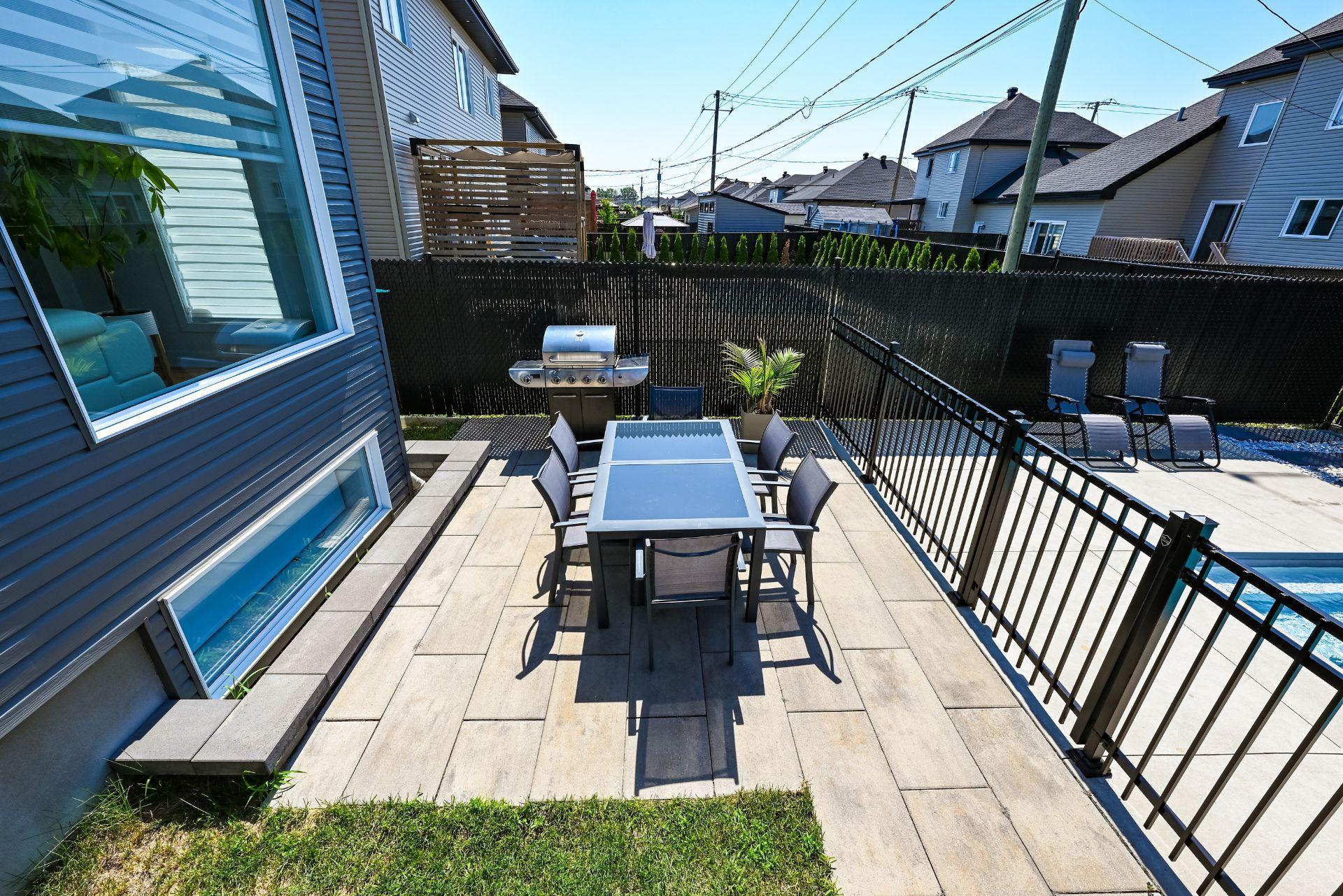 









3297


Rue du Gamay

,
Sainte-Marthe-sur-le-Lac,




QC
J0N1P0

