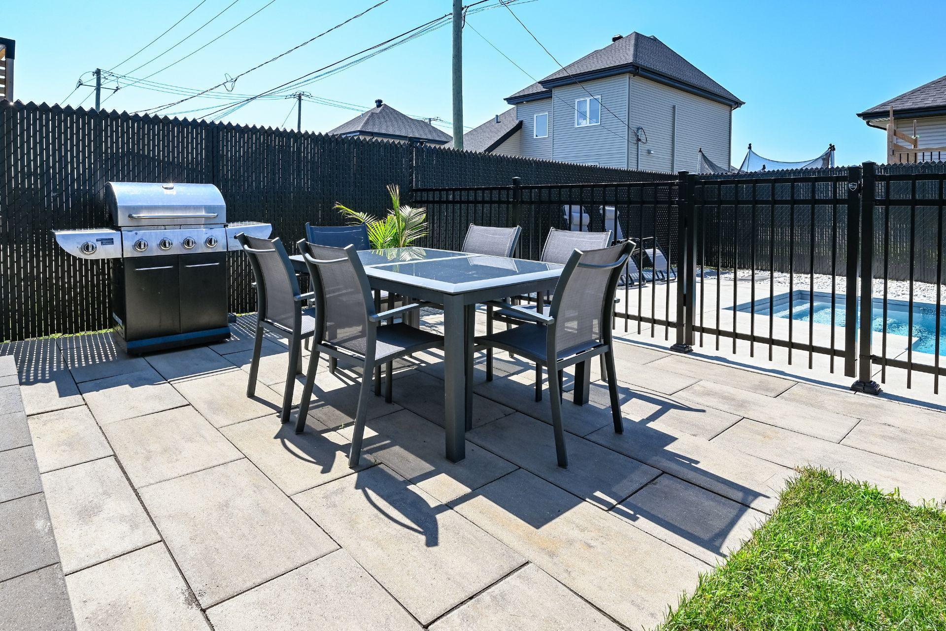 









3297


Rue du Gamay

,
Sainte-Marthe-sur-le-Lac,




QC
J0N1P0

