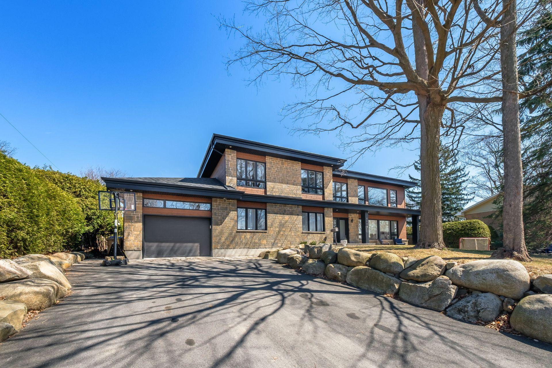 









1160


Rue De Bougainville

,
Saint-Bruno-de-Montarville,




QC
J3V3E7

