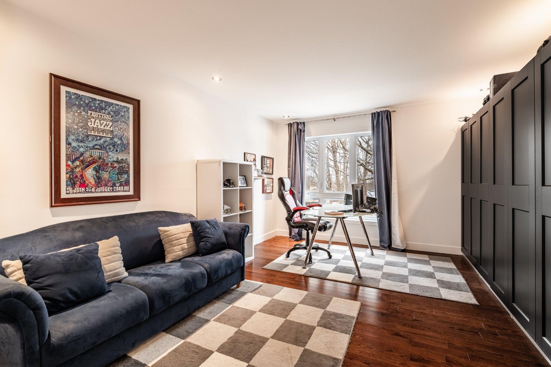 









1160


Rue De Bougainville

,
Saint-Bruno-de-Montarville,




QC
J3V3E7

