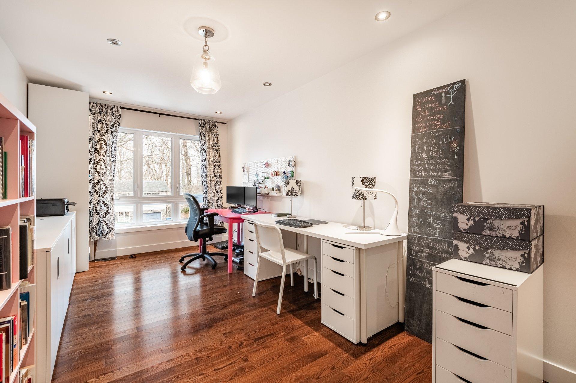 









1160


Rue De Bougainville

,
Saint-Bruno-de-Montarville,




QC
J3V3E7

