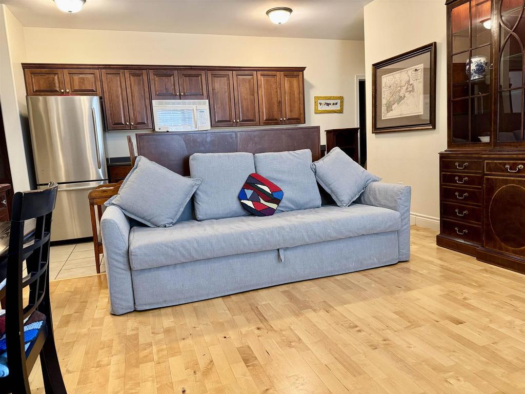 












201 111 Richmond Street

,
Charlottetown,




PE
C1A 1R7

