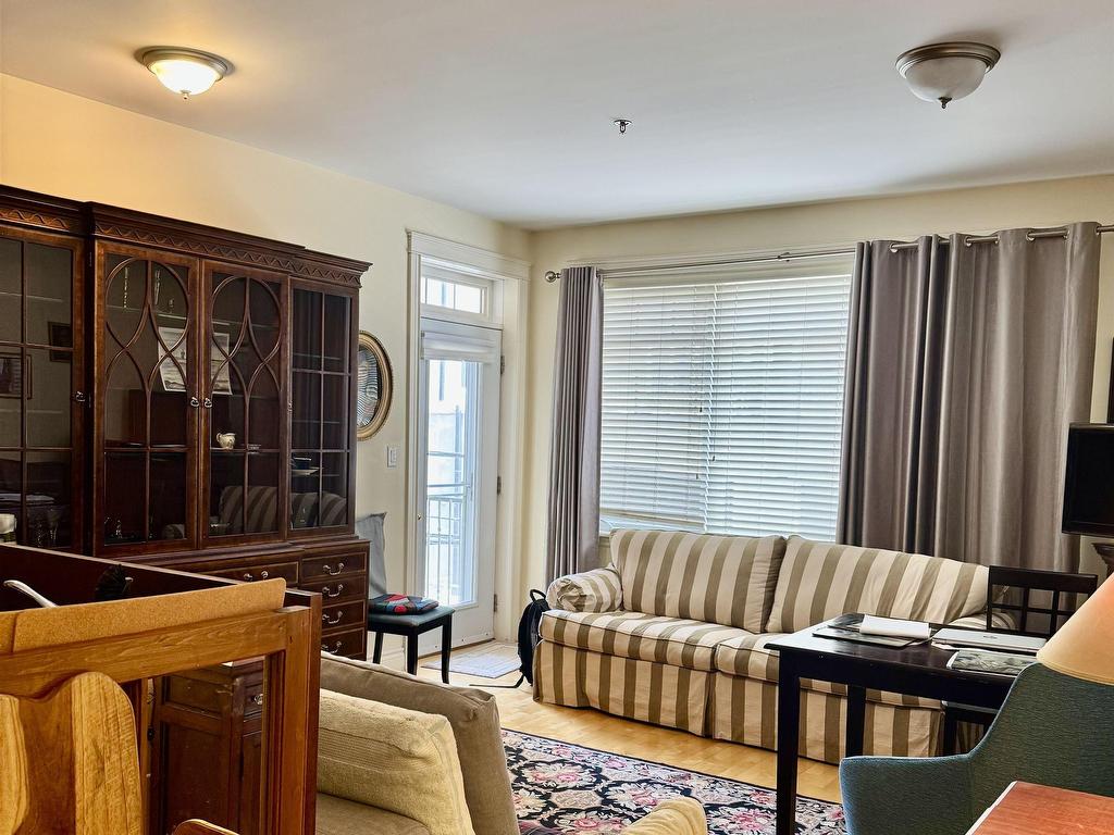 












201 111 Richmond Street

,
Charlottetown,




PE
C1A 1R7

