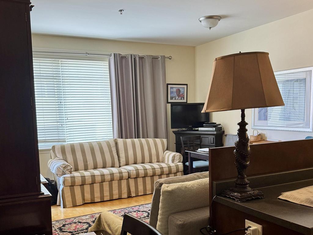 












201 111 Richmond Street

,
Charlottetown,




PE
C1A 1R7

