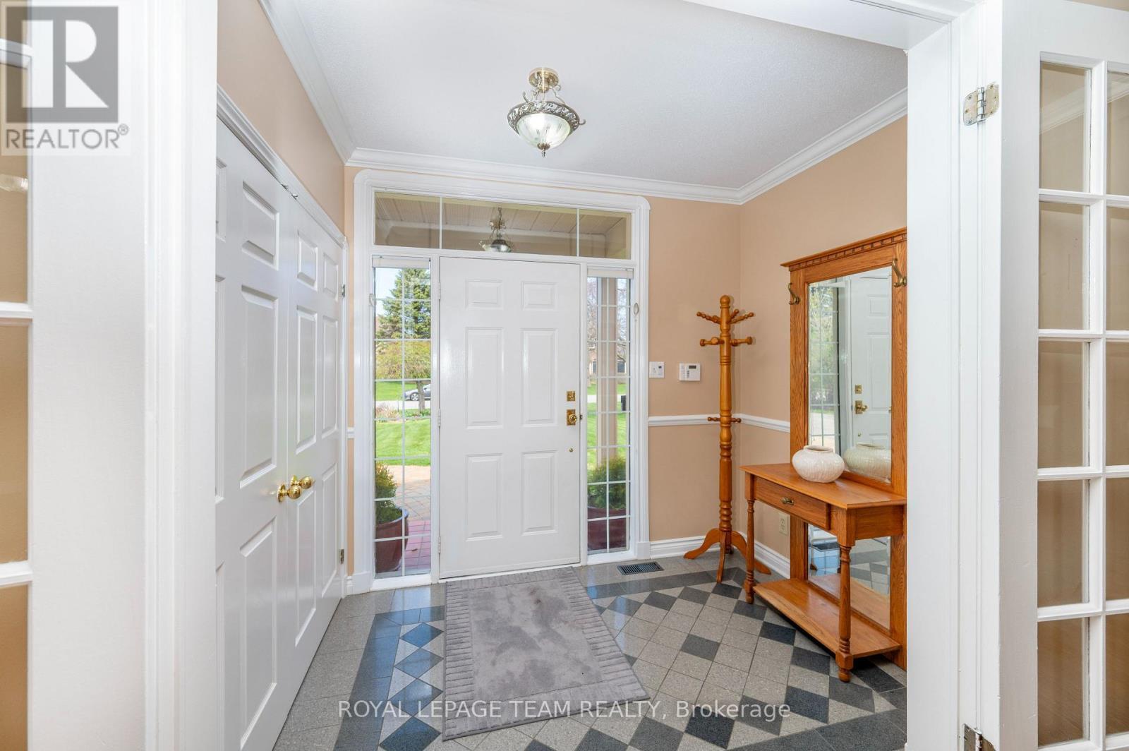 












5530 PETTAPIECE CRESCENT

,
Ottawa,




Ontario
K4M1C5

