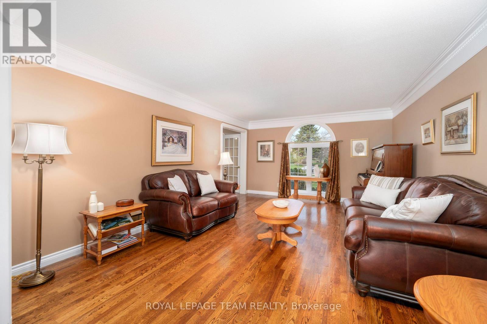 












5530 PETTAPIECE CRESCENT

,
Ottawa,




Ontario
K4M1C5

