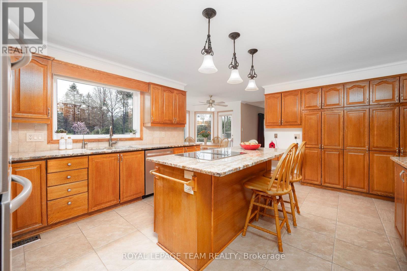 












5530 PETTAPIECE CRESCENT

,
Ottawa,




Ontario
K4M1C5

