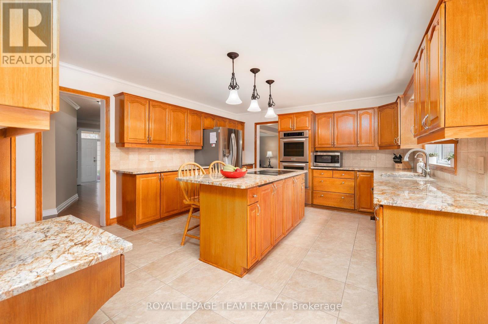 












5530 PETTAPIECE CRESCENT

,
Ottawa,




Ontario
K4M1C5

