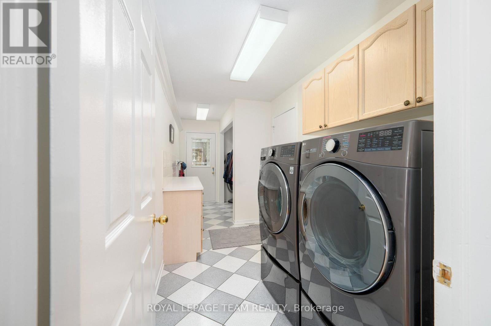 












5530 PETTAPIECE CRESCENT

,
Ottawa,




Ontario
K4M1C5

