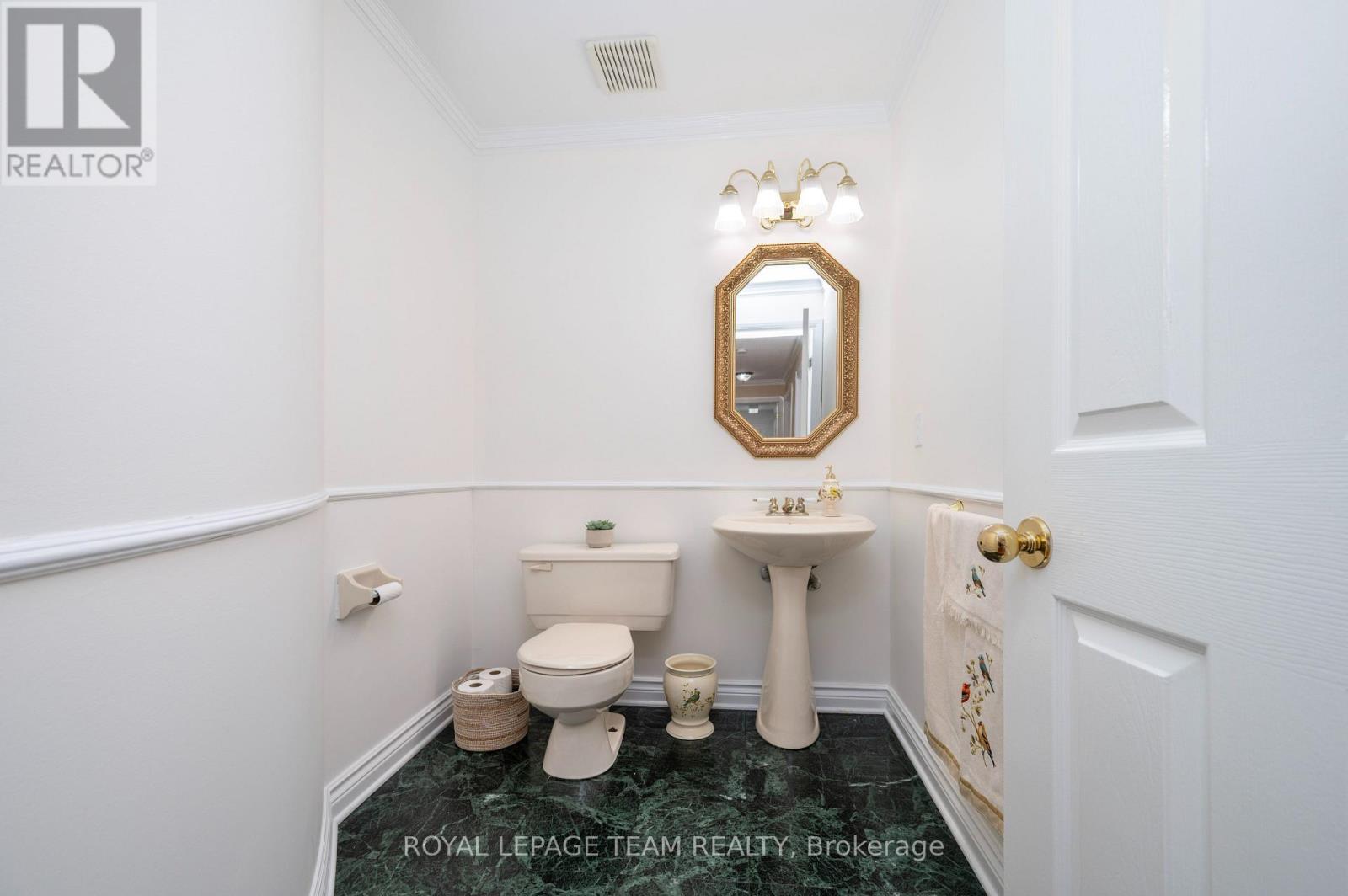 












5530 PETTAPIECE CRESCENT

,
Ottawa,




Ontario
K4M1C5


