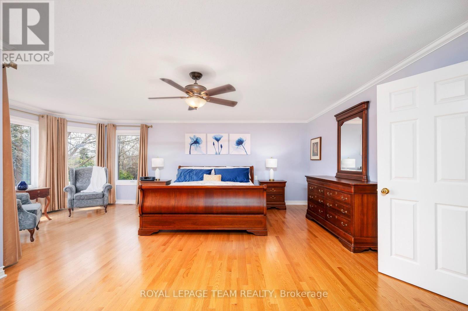 












5530 PETTAPIECE CRESCENT

,
Ottawa,




Ontario
K4M1C5

