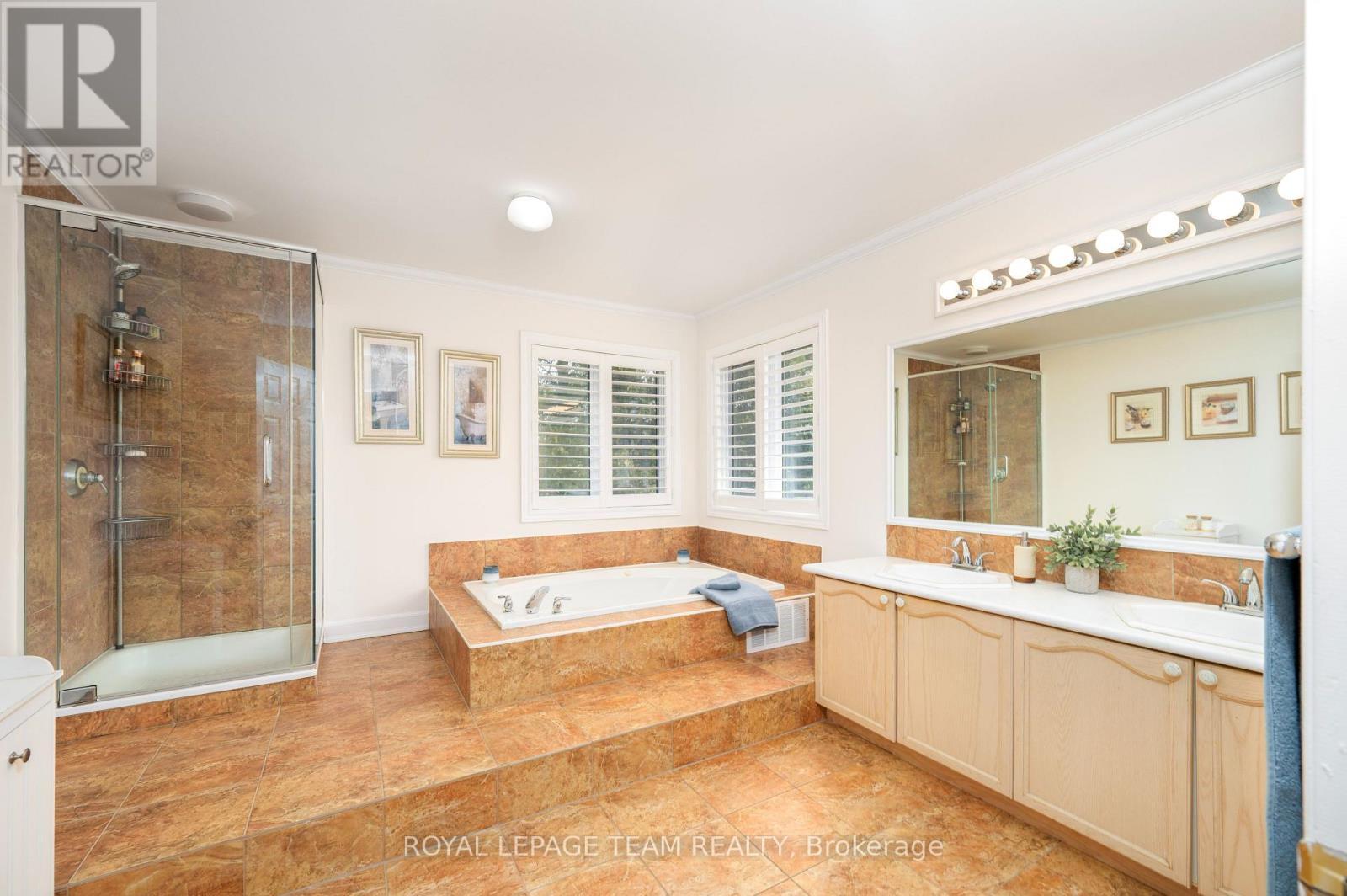 












5530 PETTAPIECE CRESCENT

,
Ottawa,




Ontario
K4M1C5

